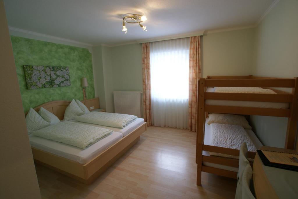 Gasthof Hotel Zur Post Ferlach Zimmer foto